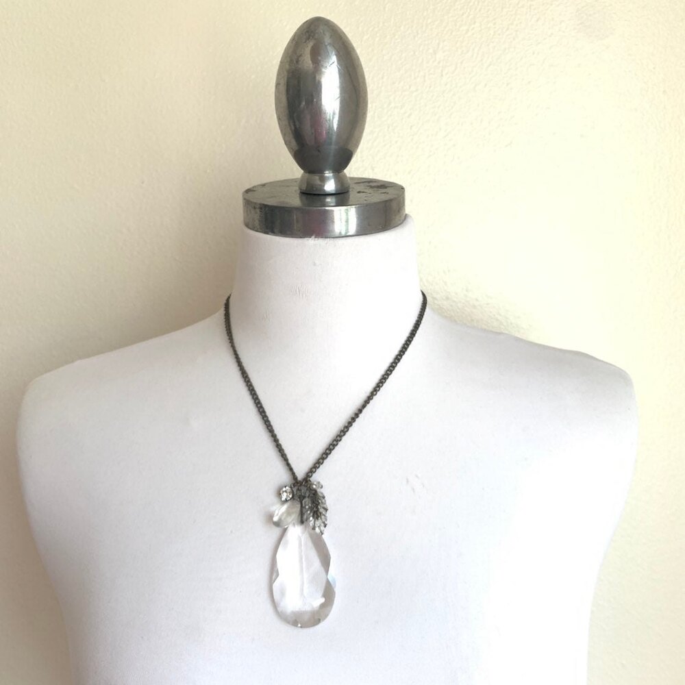 Beautiful Clear Crystal Pendant Necklace